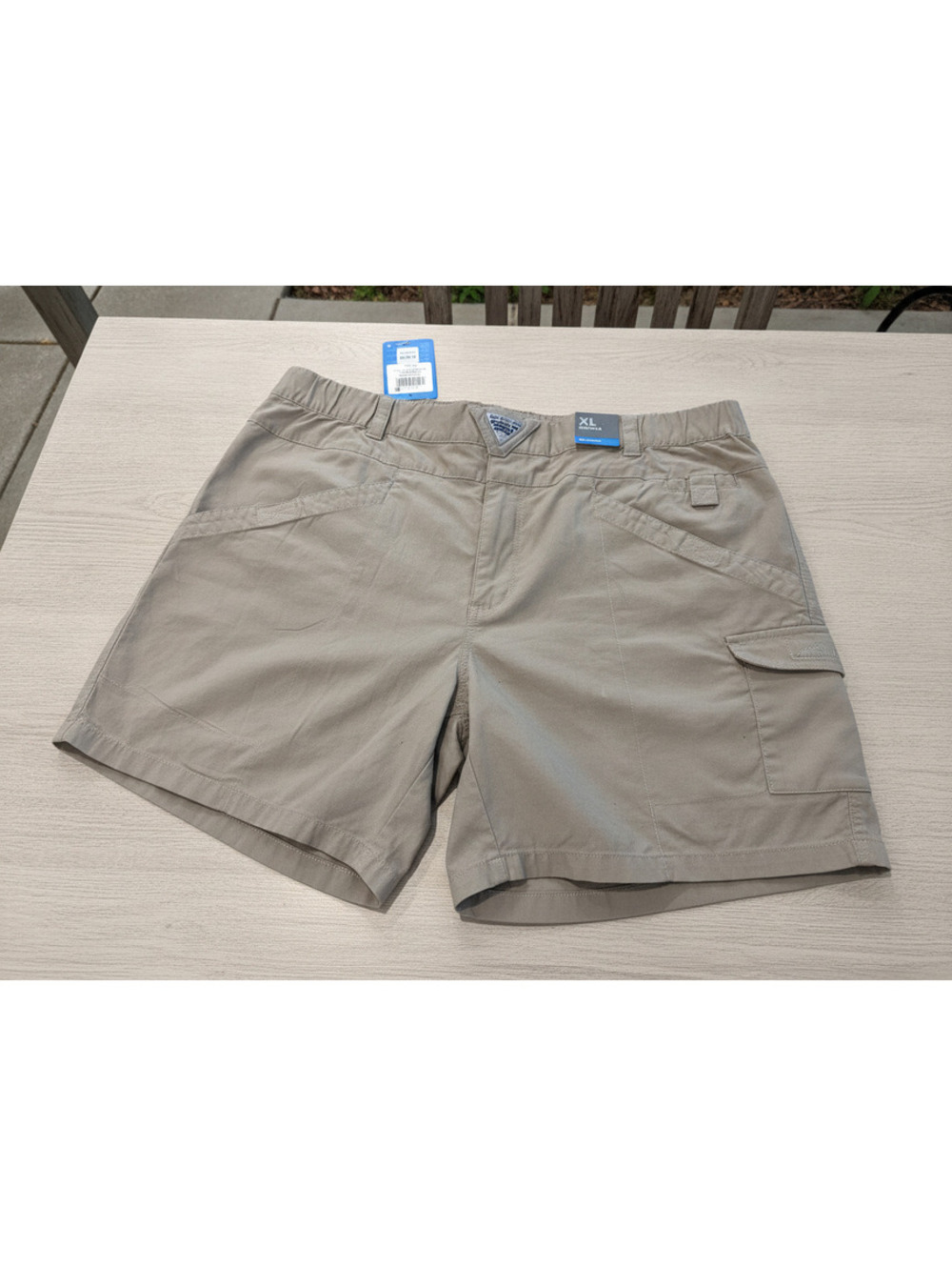 Columbia Men's XL Beige Cargo Shorts with Mesh Pockets